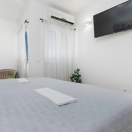 And By The Sea Brela, Makarska - 2752 Gasthuis 3*